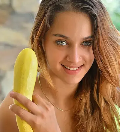 Belicia stunning face and irresistible figure